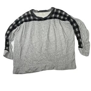 🔴5/$25 Gray and Black Plaid Women's Sweater